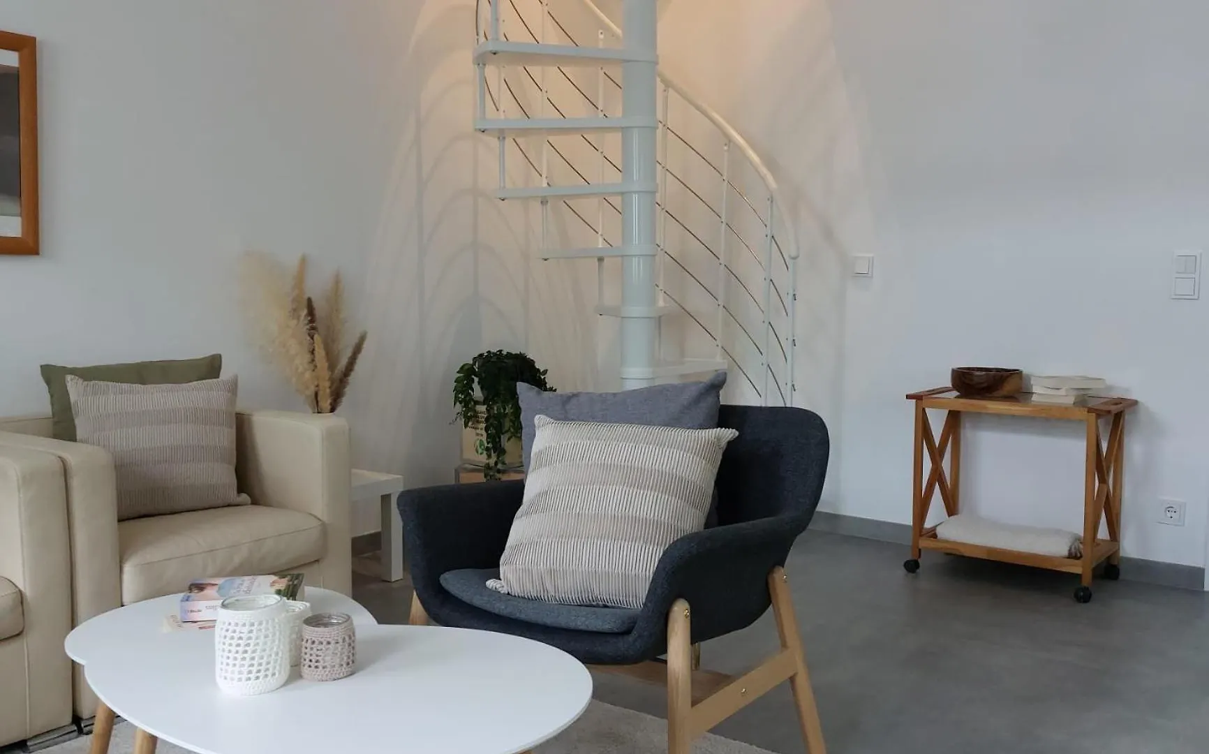 דירה Gröbenzell Stilvolle Zwei Etagenwohnung, Parkplatz גרמניה