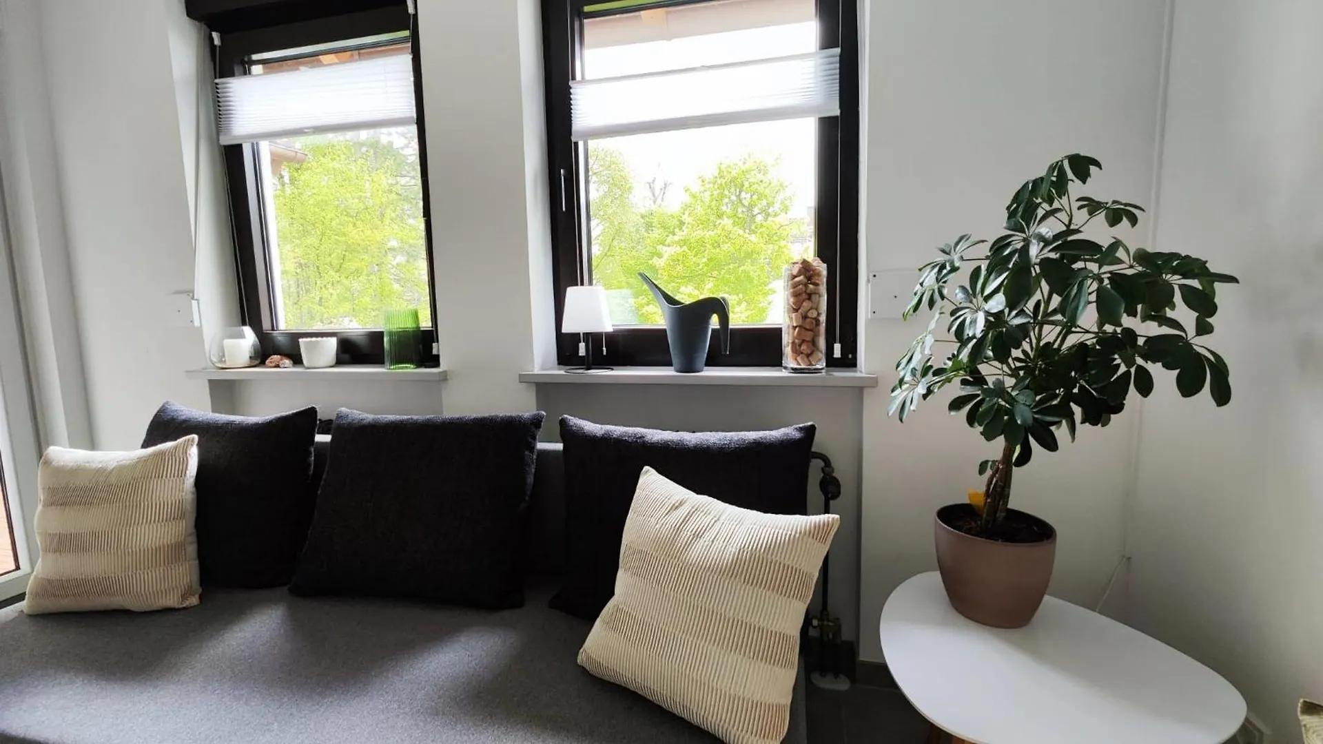 Gröbenzell Stilvolle Zwei Etagenwohnung, Parkplatz דירה