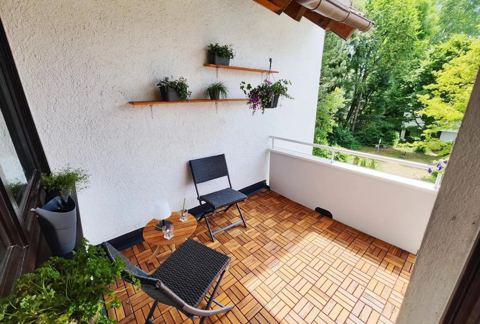 Gröbenzell Stilvolle Zwei Etagenwohnung, Parkplatz